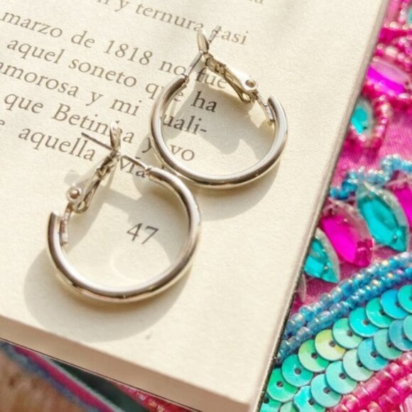 Minimalist mini tubular silver statement hoop earrings - Picture 1 of 5